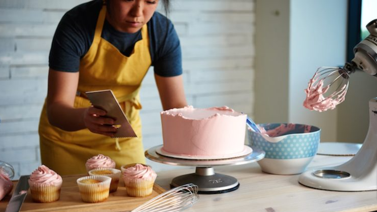Strategies For Launching And Growing Your Cake Business